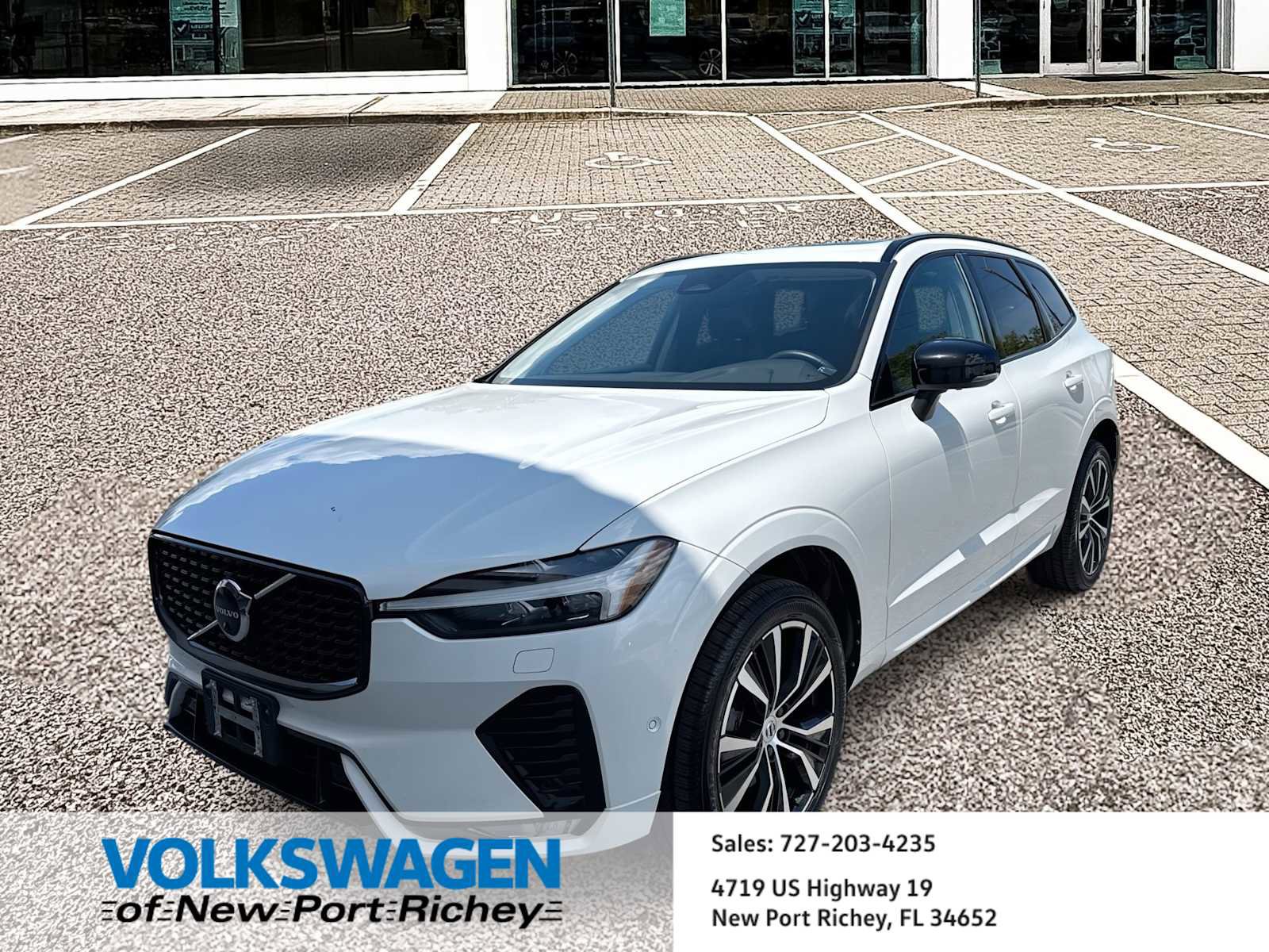 Used 2023 Volvo XC60 B5 Plus w/ Climate Package AWD/4WD image 1