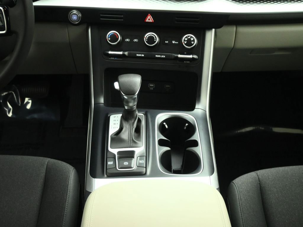 Used 2024 Kia Carnival LX image 36