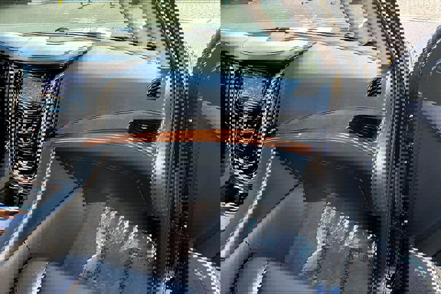 Used 2020 Cadillac Escalade Luxury image 19