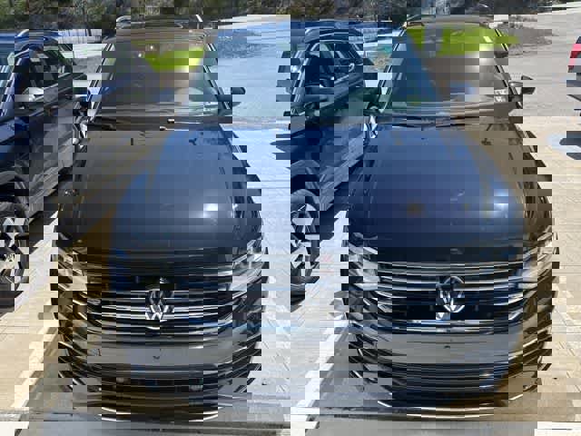 Certified 2022 Volkswagen Tiguan SEL R-Line image 2