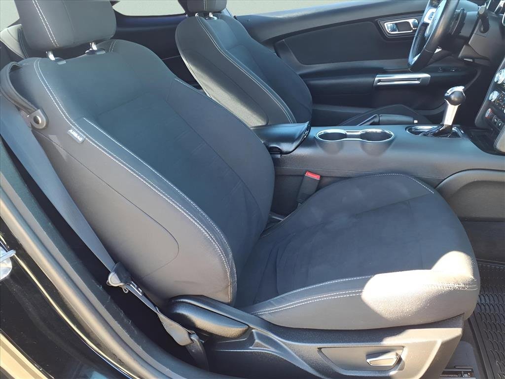 Used 2017 Ford Mustang Coupe image 14