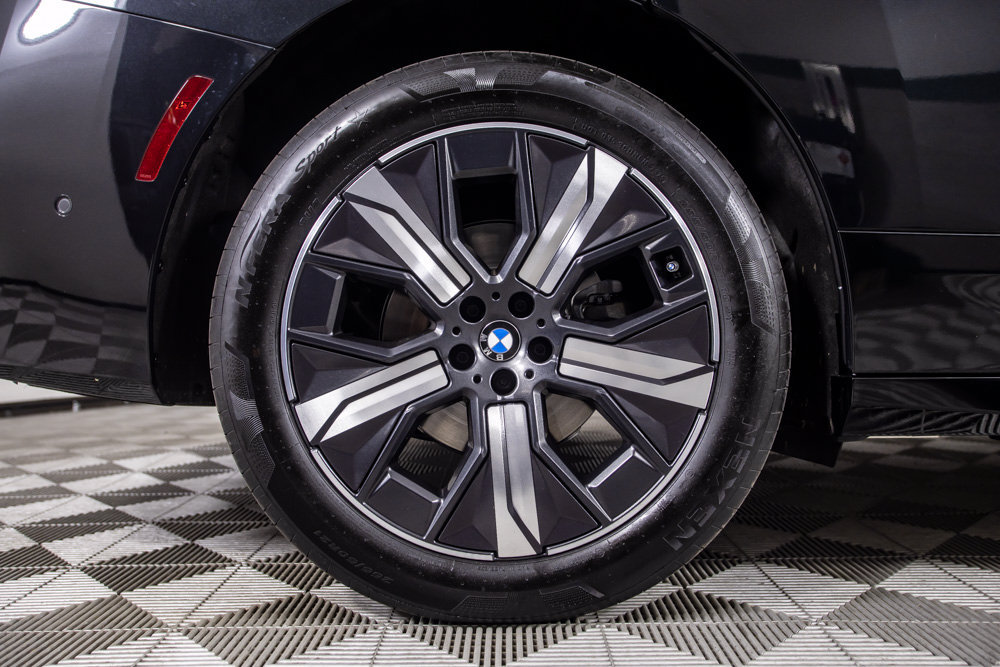Used 2026 BMW iX xDrive45 AWD/4WD image 40