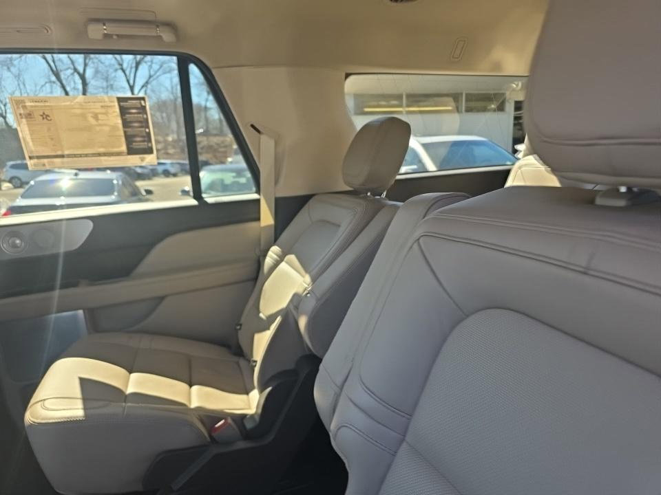Used 2022 Lincoln Navigator L Reserve w/ Equipment Group 201A image 6