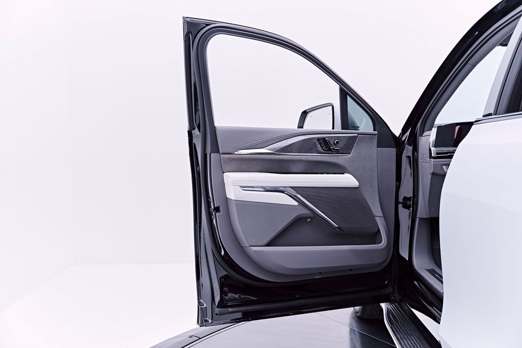 Used 2026 Cadillac Escalade IQ Sport 1 w/ LPO, Etrunk Organizer Package AWD/4WD image 45