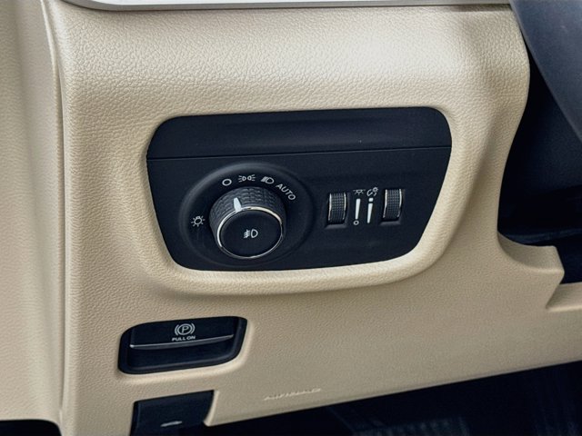 Used 2021 Jeep Grand Cherokee L Limited AWD/4WD image 14