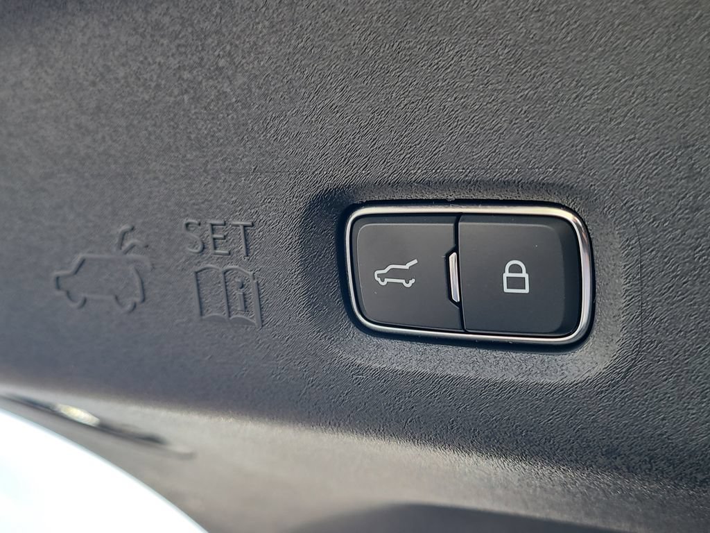 Used 2025 Lincoln Navigator L Black Label AWD/4WD image 8