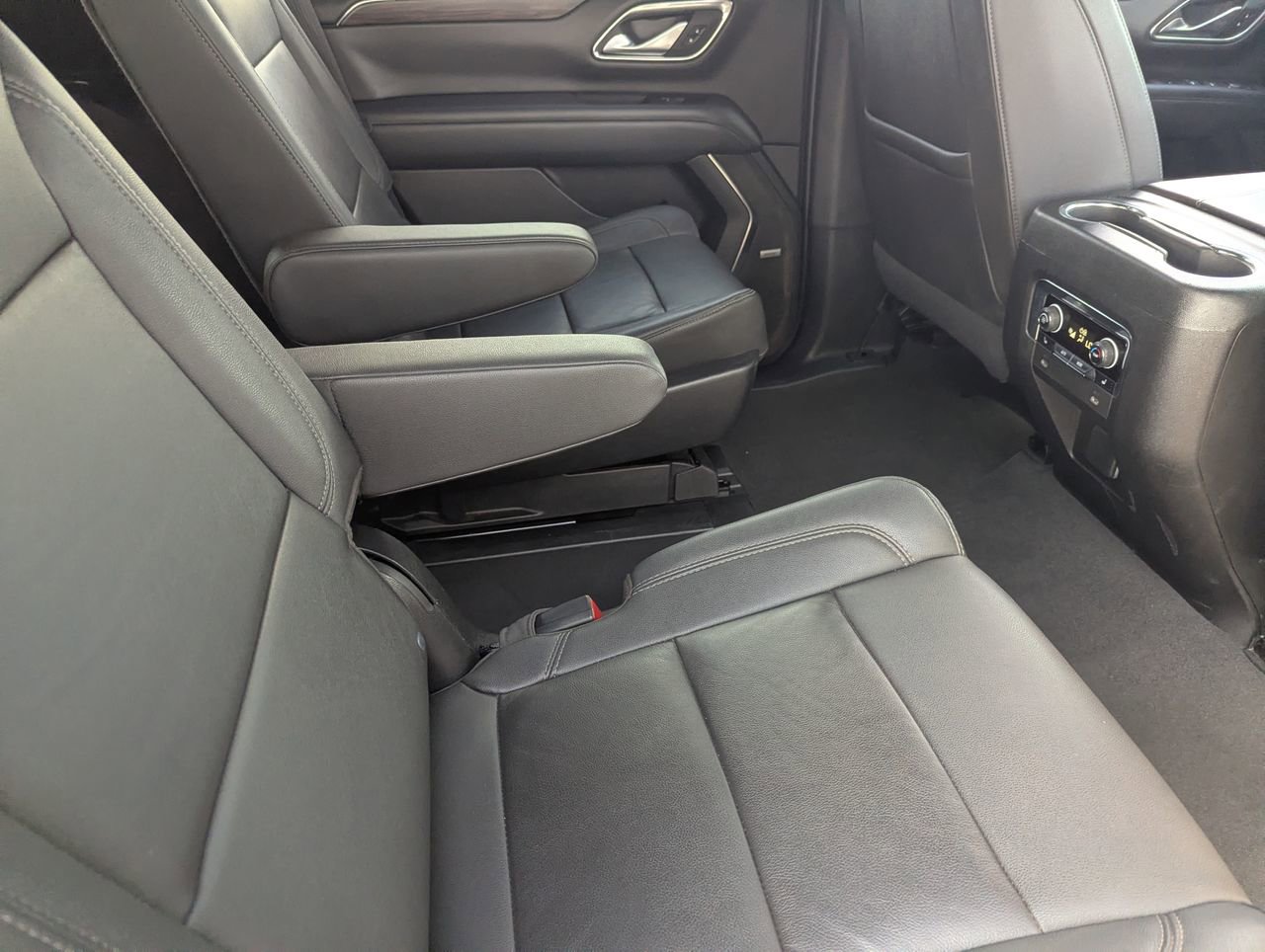 Used 2022 Chevrolet Tahoe LT w/ Luxury Package AWD/4WD image 15