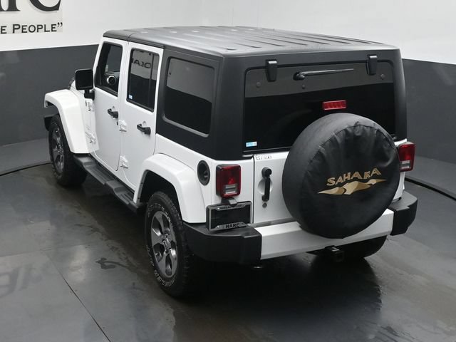 Used 2016 Jeep Wrangler Unlimited Sahara w/ Connectivity Group AWD/4WD image 39