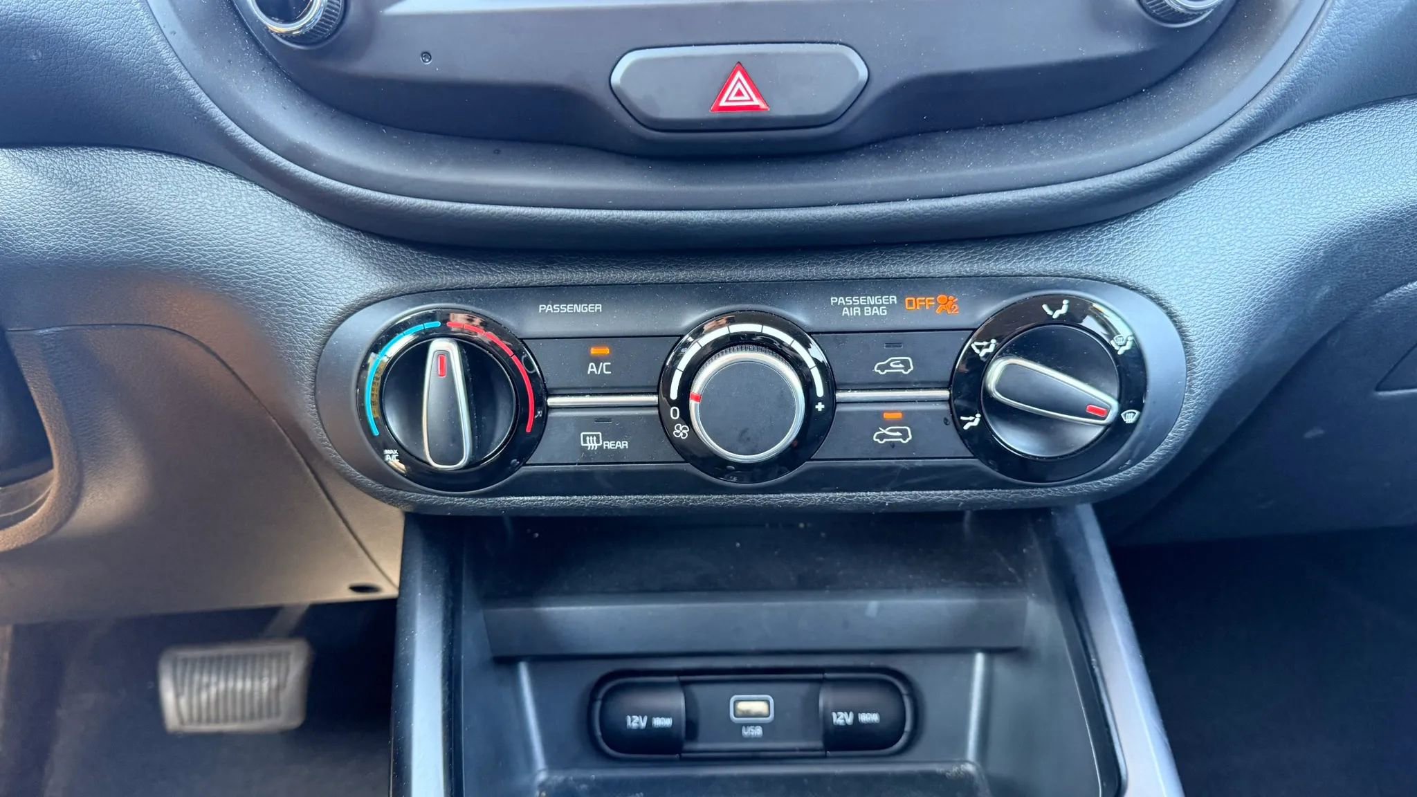 Used 2025 Kia Soul LX w/ LX Technology Package image 24