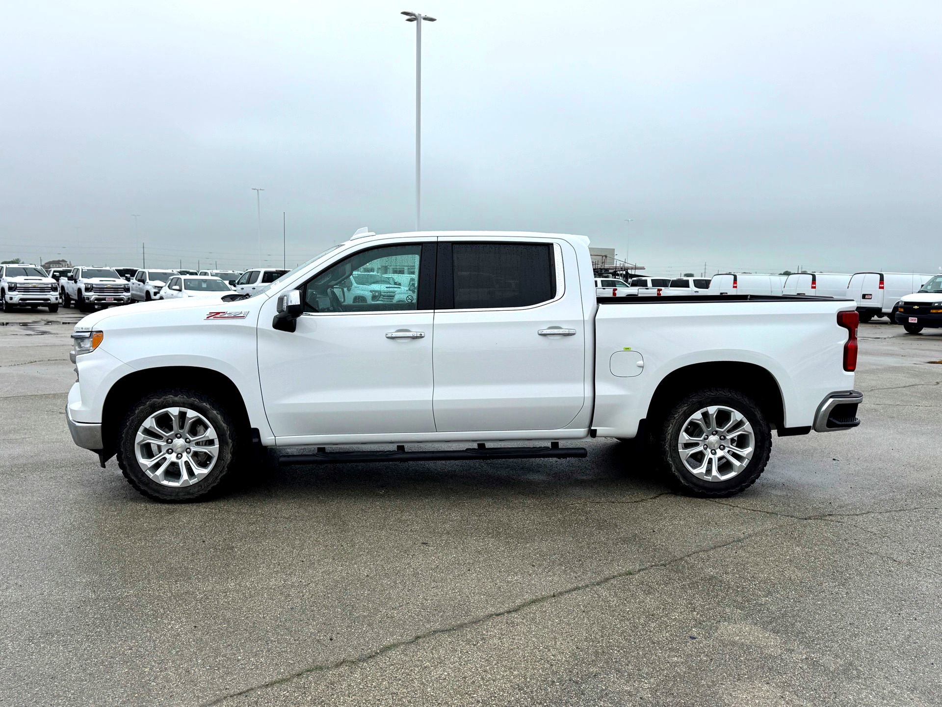 Used 2023 Chevrolet Silverado 1500 LTZ w/ LTZ Convenience Package II AWD/4WD image 9