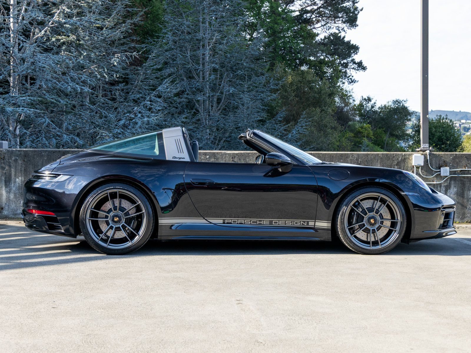 Certified 2022 Porsche 911 50th Anniversary Edition AWD/4WD image 12