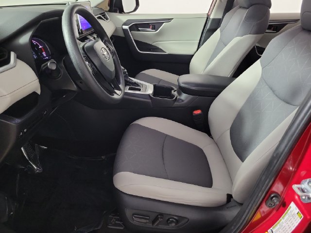 Used 2024 Toyota RAV4 XLE w/ Convenience Package FWD image 19