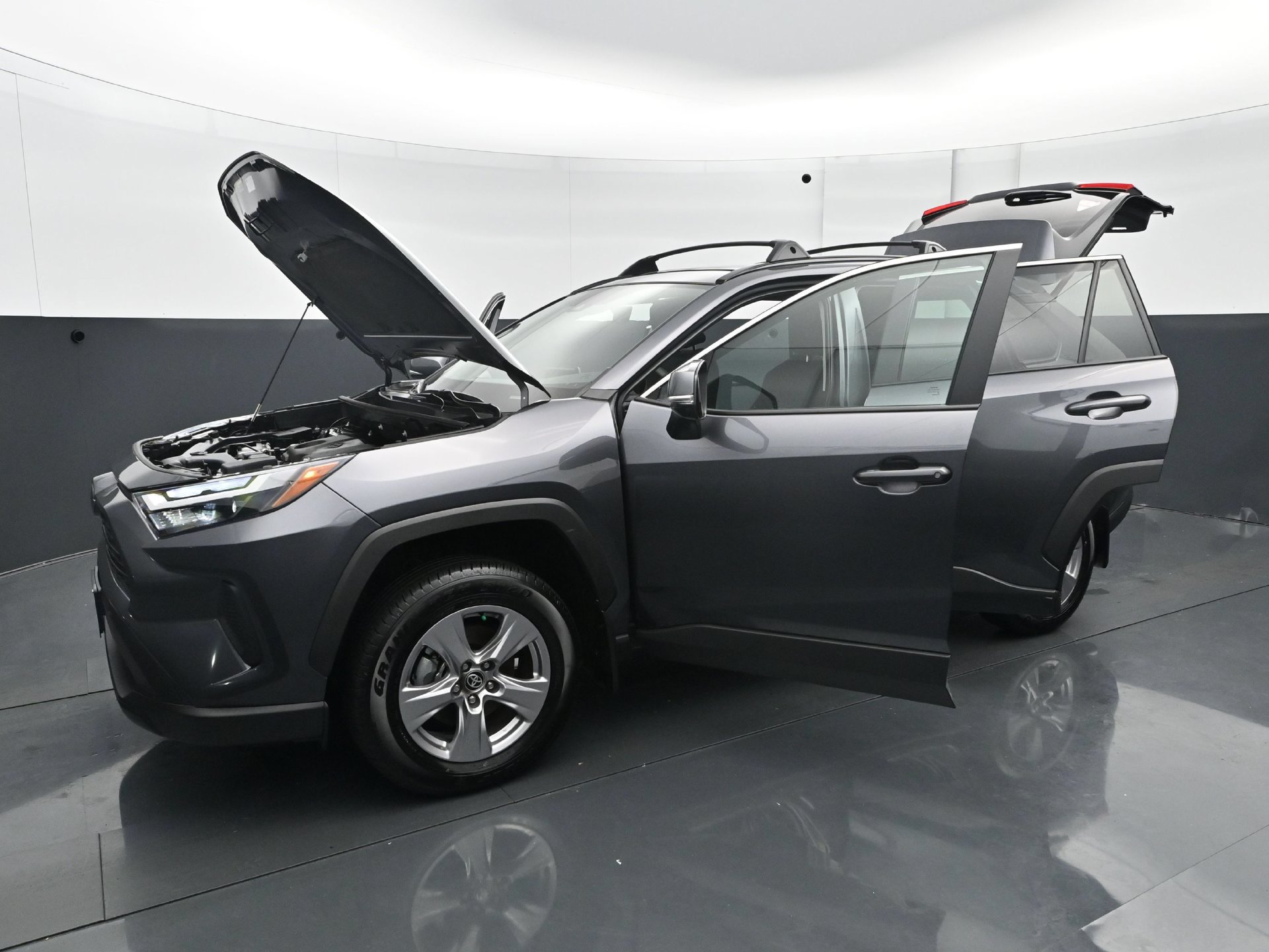 Used 2025 Toyota RAV4 XLE w/ Convenience Package AWD/4WD image 31