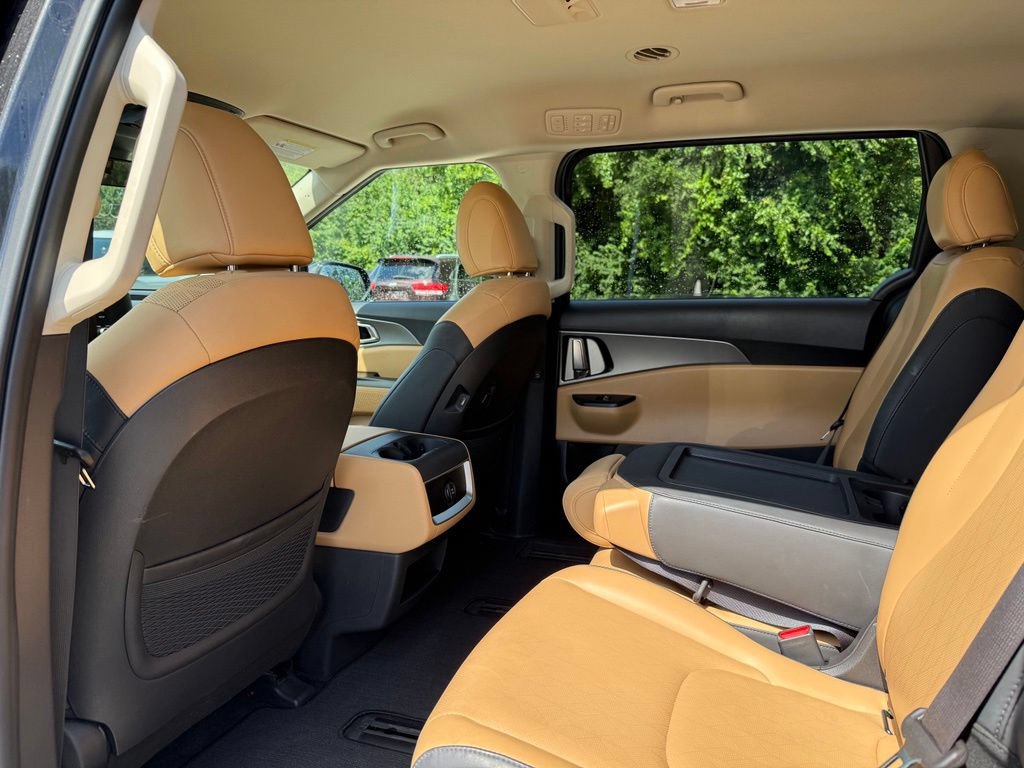 Used 2024 Kia Carnival LX FWD image 10