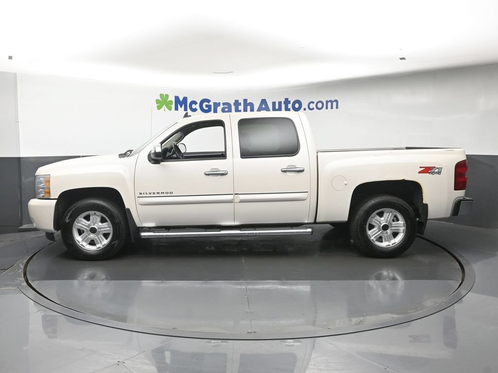 Used 2011 Chevrolet Silverado 1500 LTZ w/ LTZ White Diamond Edition AWD/4WD image 23