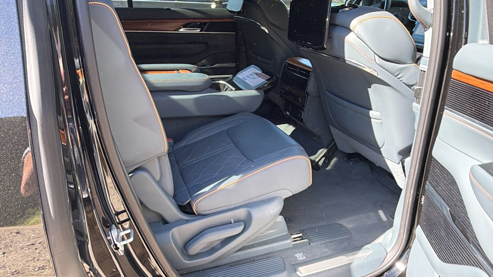 Certified 2024 Jeep Grand Wagoneer Series III w/ Rear Seat Video Group 1 AWD/4WD image 22