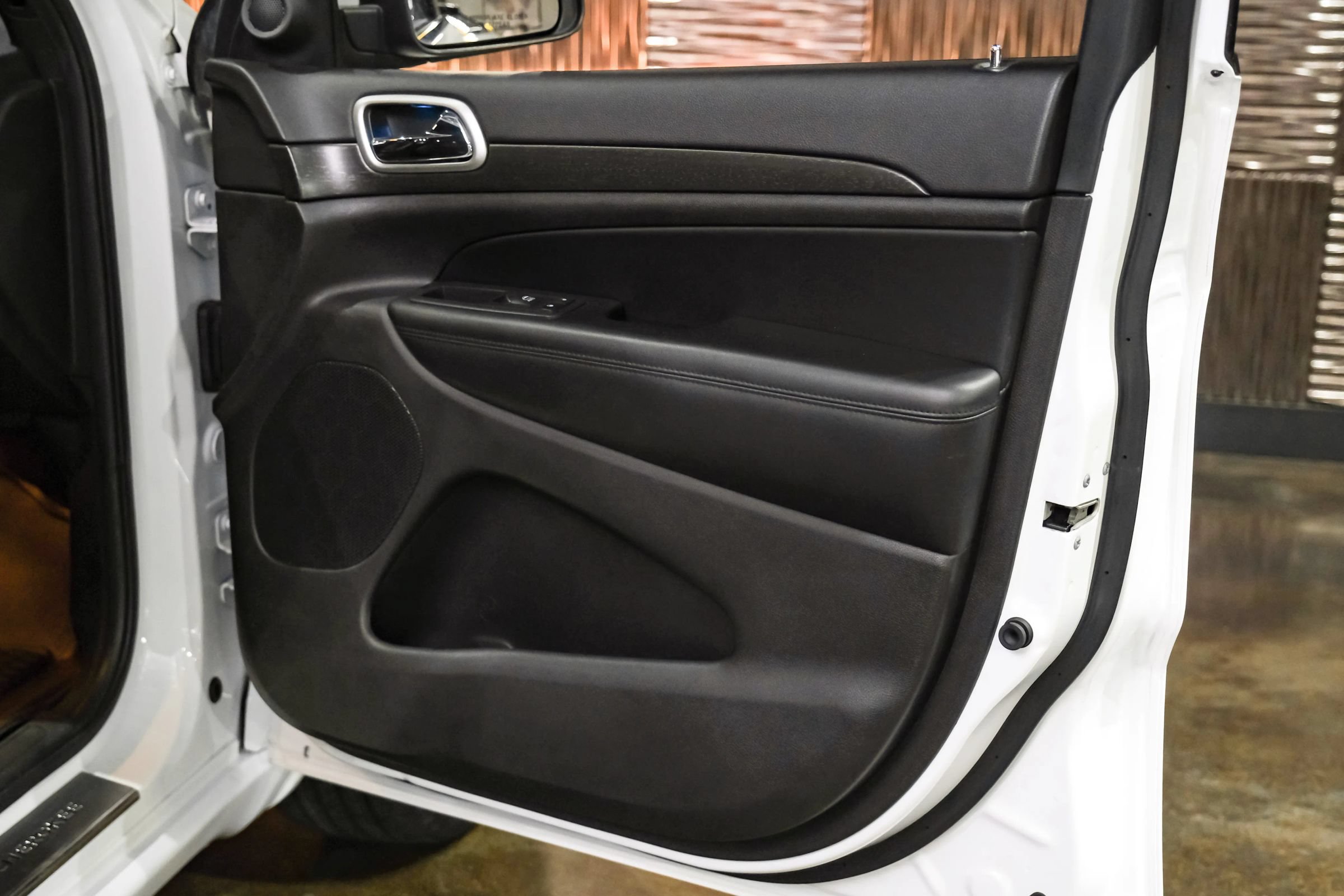 Used 2018 Jeep Grand Cherokee Altitude AWD/4WD image 42