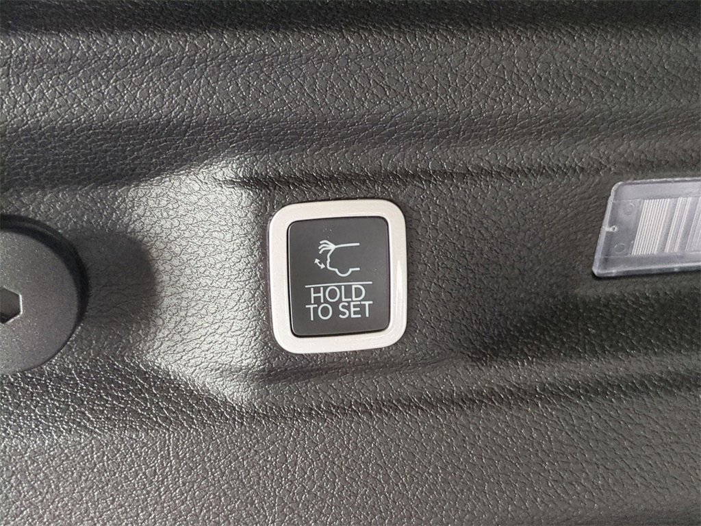 New 2025 Jeep Grand Cherokee L Altitude image 14