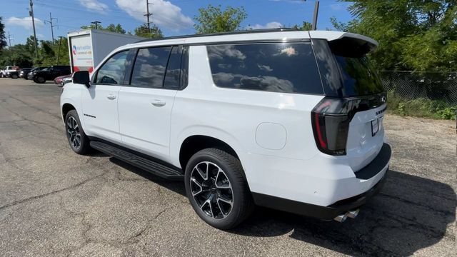 New 2026 Chevrolet Suburban RST w/ Comfort Package AWD/4WD image 8