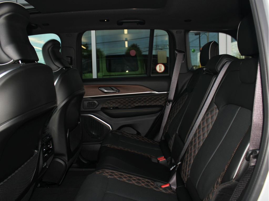 New 2025 Jeep Grand Cherokee Summit image 26