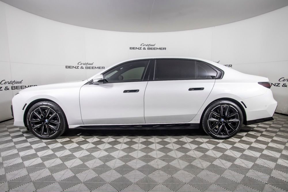 Used 2025 BMW 740i w/ Premium Package RWD image 8