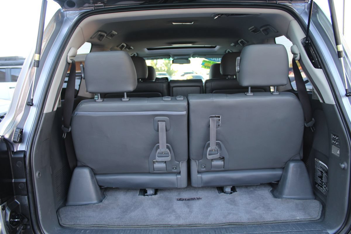 Used 2008 Lexus LX 570 4WD w/ Technology Pkg image 34