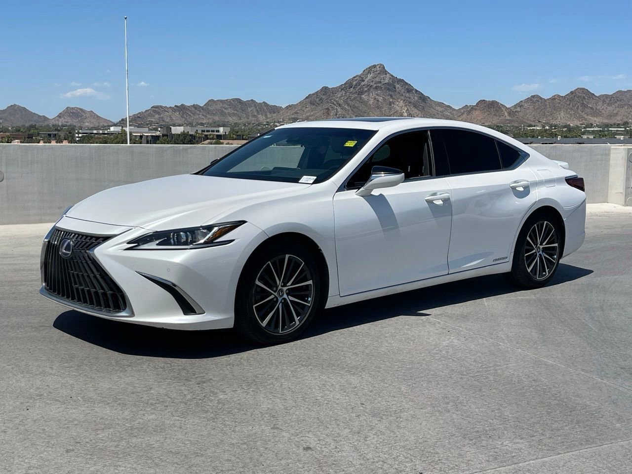 Used 2022 Lexus ES 300h w/ Premium Package FWD image 4