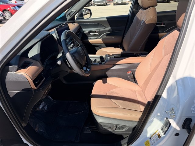 Used 2024 Toyota Grand Highlander AWD Hybrid image 18