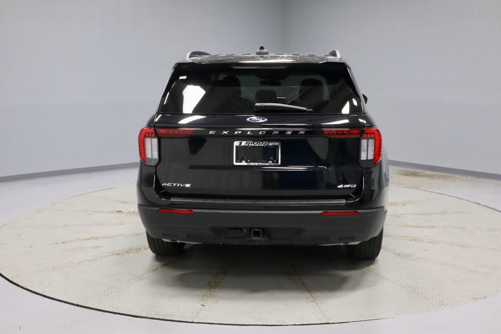 Used 2025 Ford Explorer Active AWD/4WD image 10