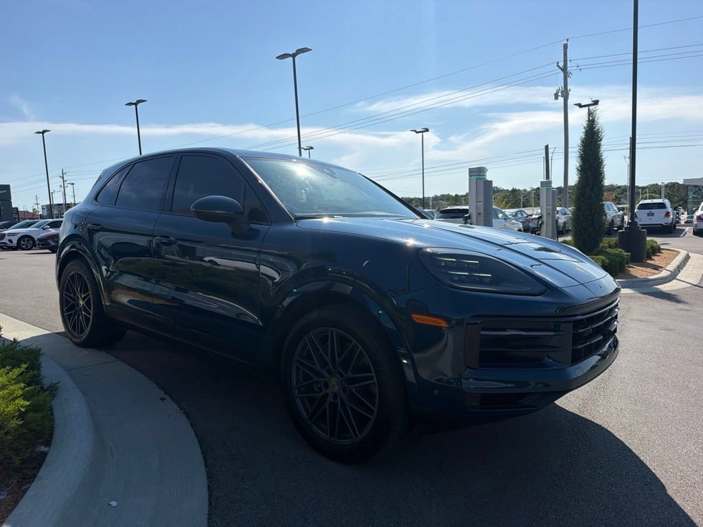 Used 2024 Porsche Cayenne AWD/4WD image 3