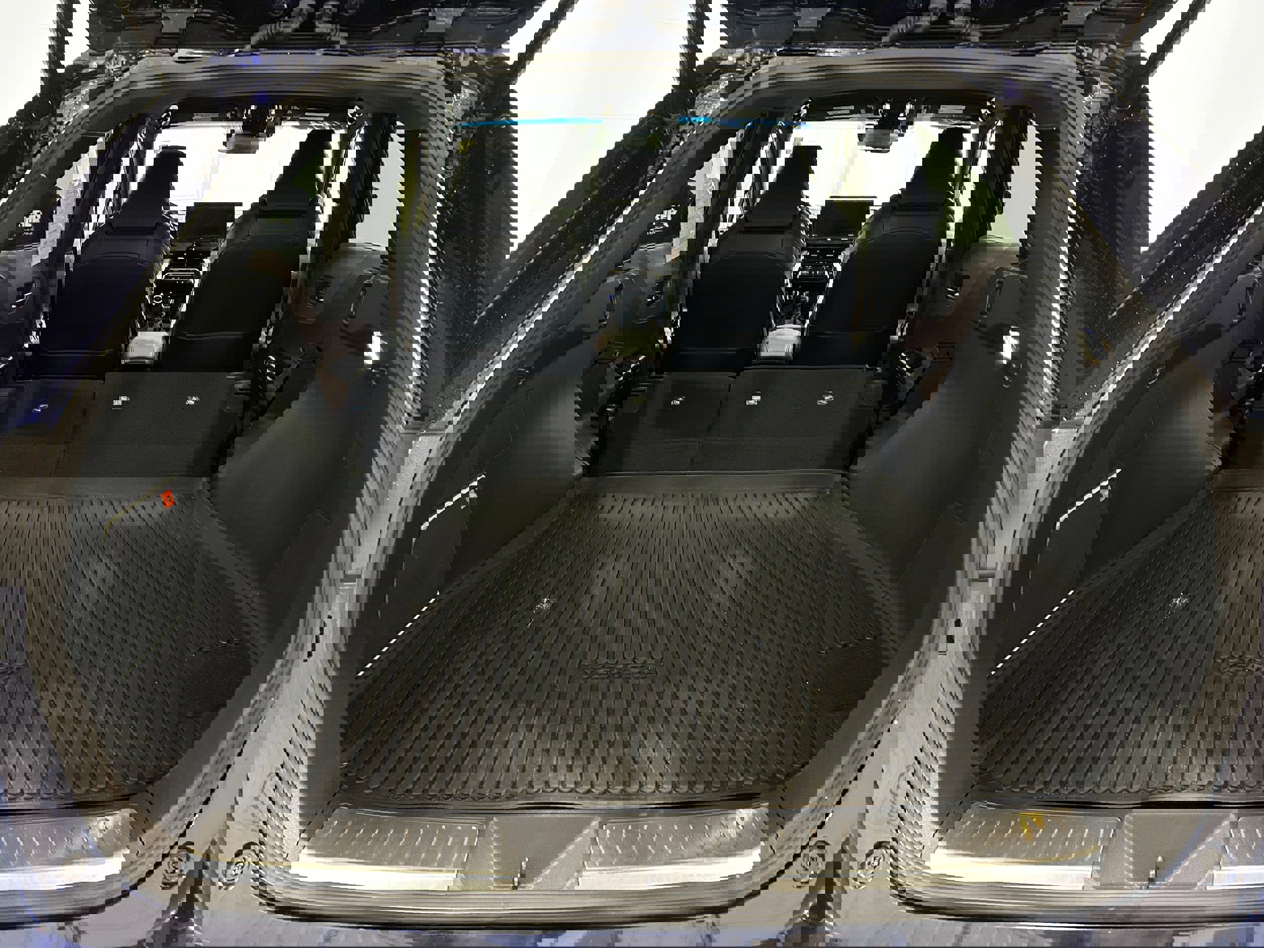 Used 2021 Toyota Venza Limited image 28