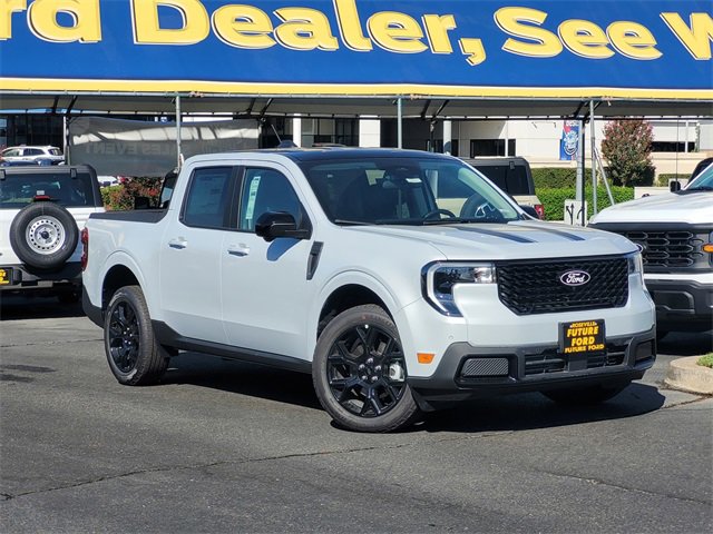 New 2025 Ford Maverick Lariat w/ Black Appearance Package