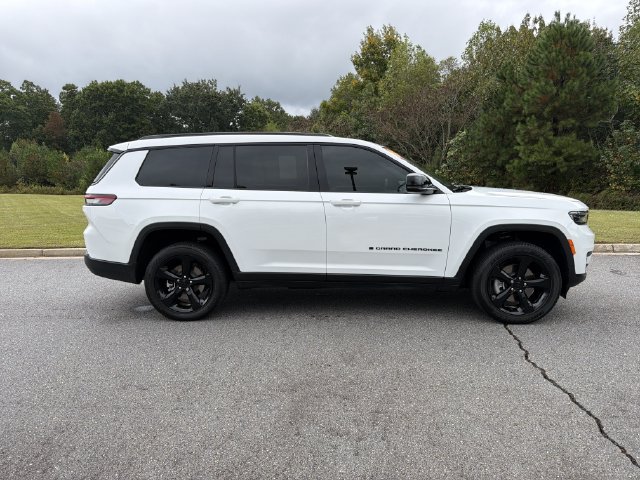 Used 2025 Jeep Grand Cherokee L Altitude AWD/4WD image 2