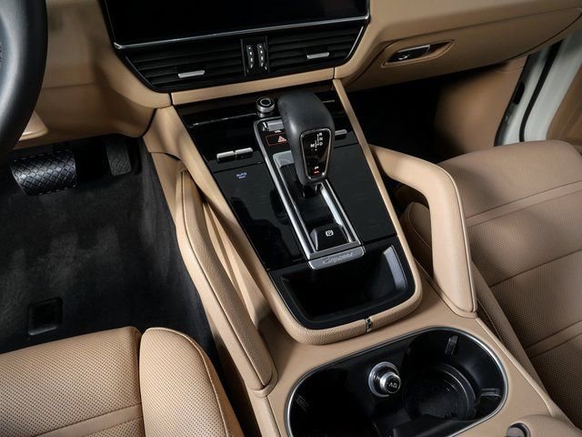 Used 2023 Porsche Cayenne image 16