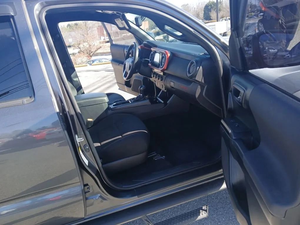 Used 2017 Toyota Tacoma TRD Off-Road w/ Tow Package (A/T) image 23