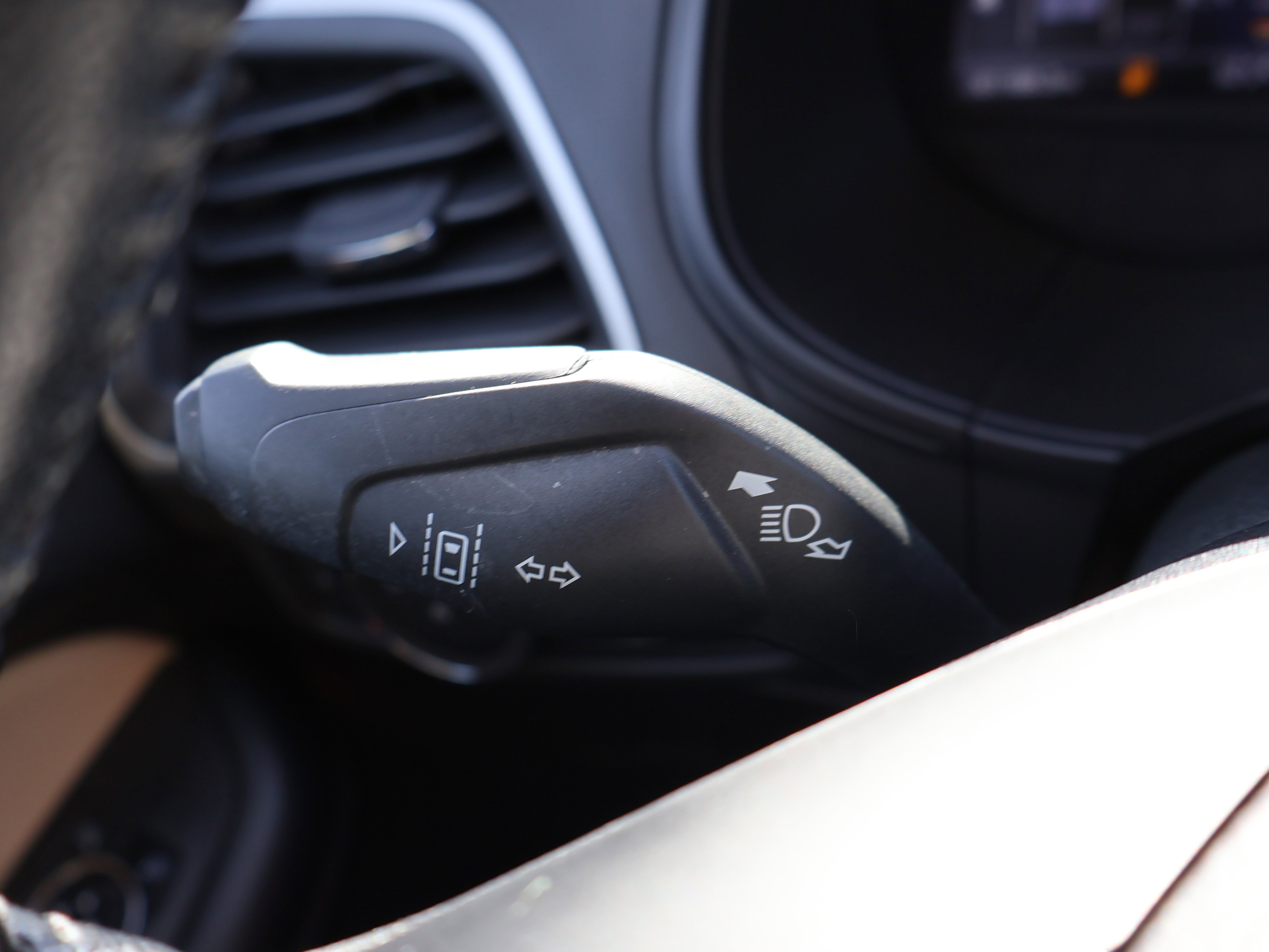 Used 2022 Ford Edge SEL image 33