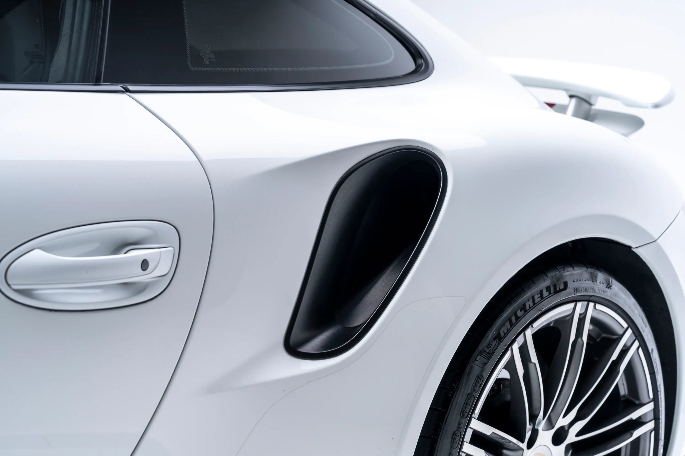 Used 2014 Porsche 911 Turbo S image 32