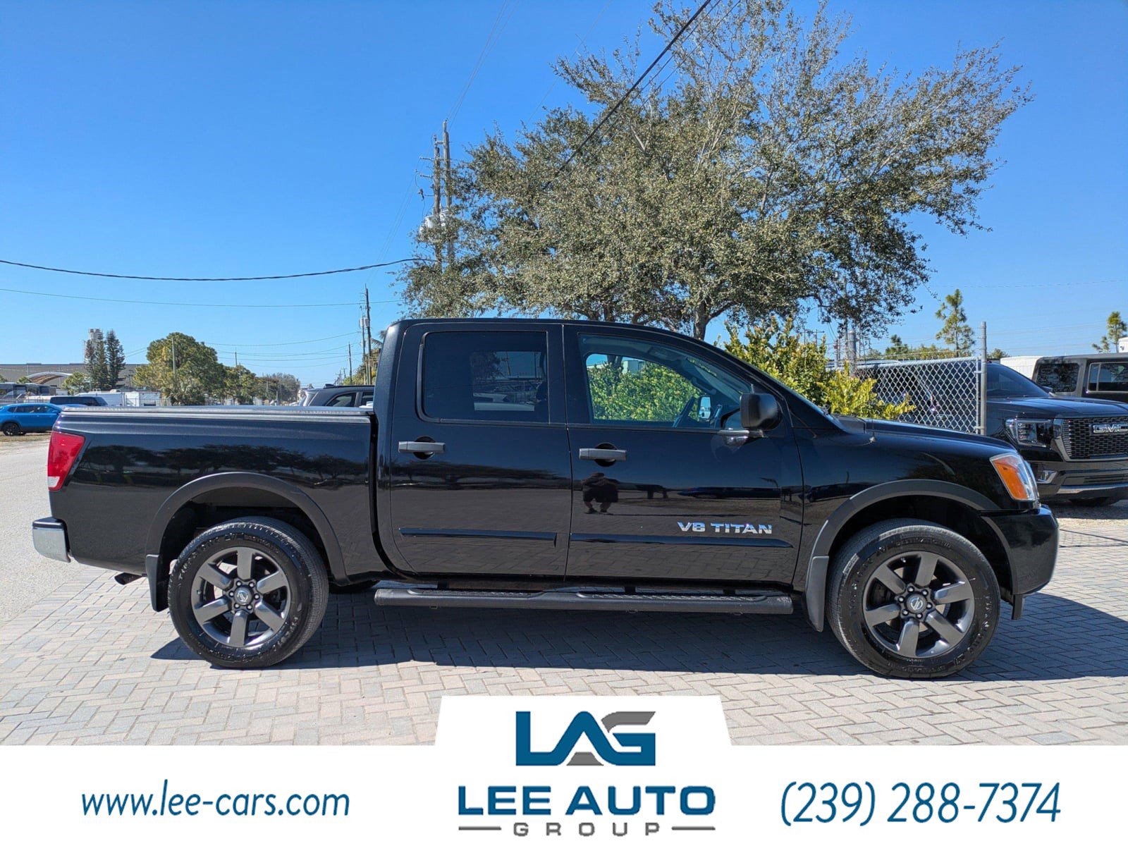 Used 2015 Nissan Titan SV w/ SV Value Truck Package AWD/4WD image 2