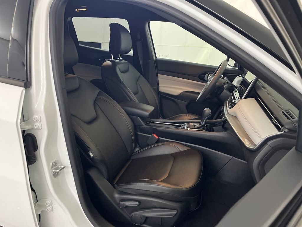 Used 2025 Jeep Compass Limited image 22