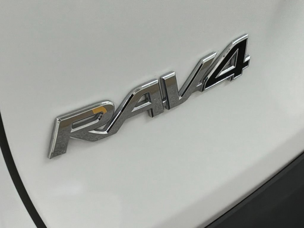 Used 2019 Toyota RAV4 XLE w/ Carpet Mat Package AWD/4WD image 23