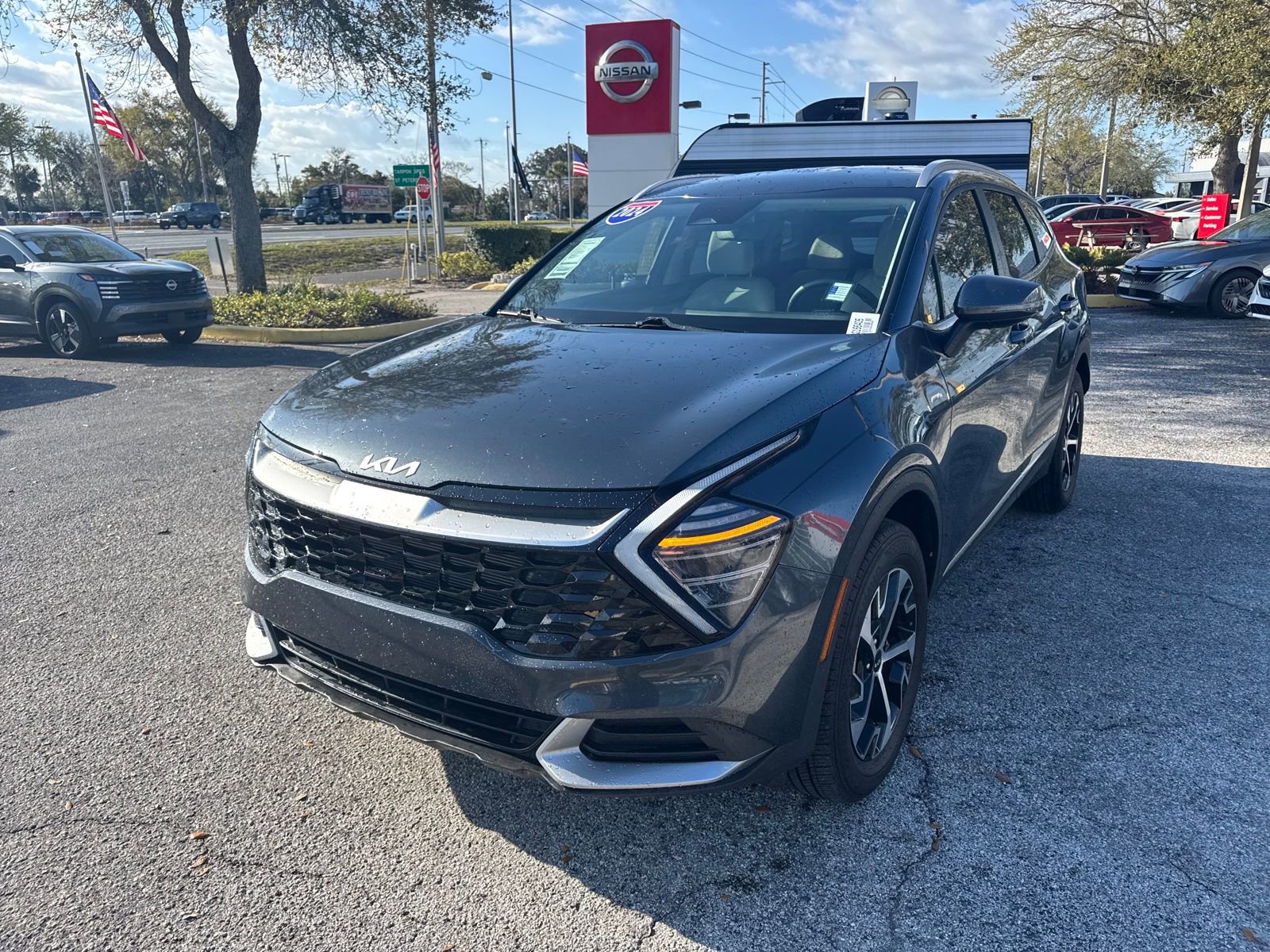 Used 2024 Kia Sportage EX image 3