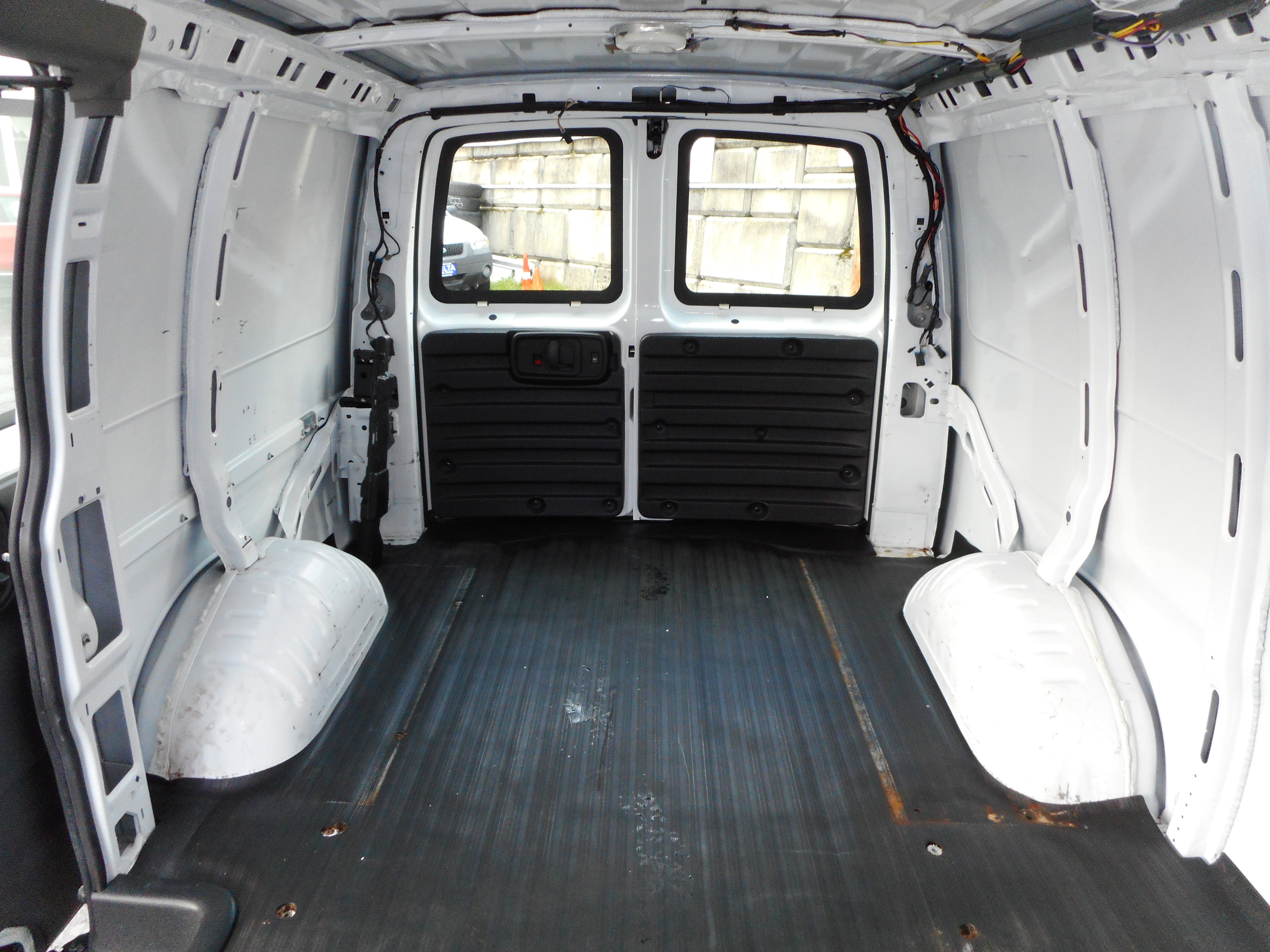 Used 2006 Chevrolet Express 2500 w/ Power and Light Package image 23