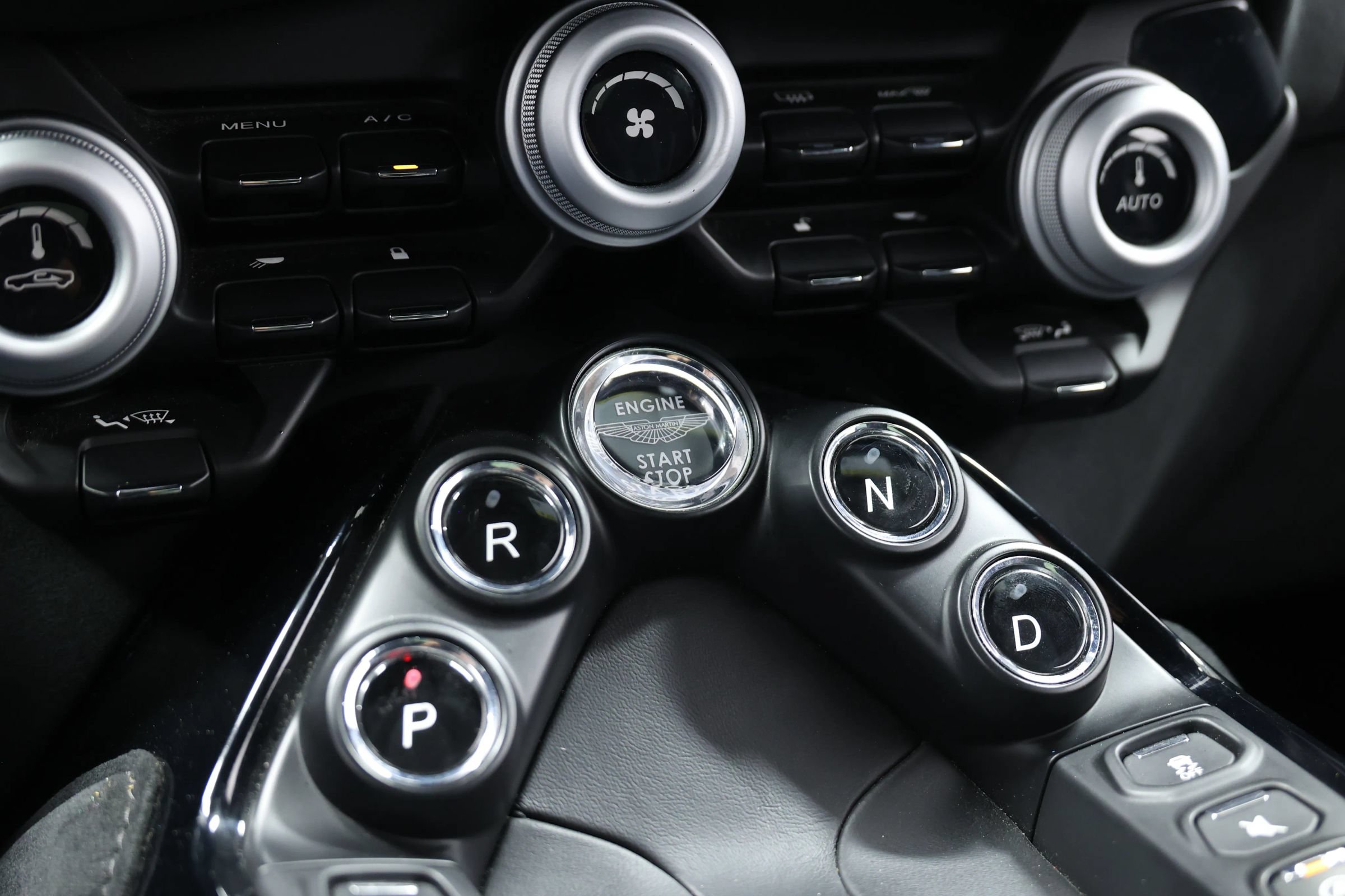 Used 2020 Aston Martin V8 Vantage Coupe RWD image 42