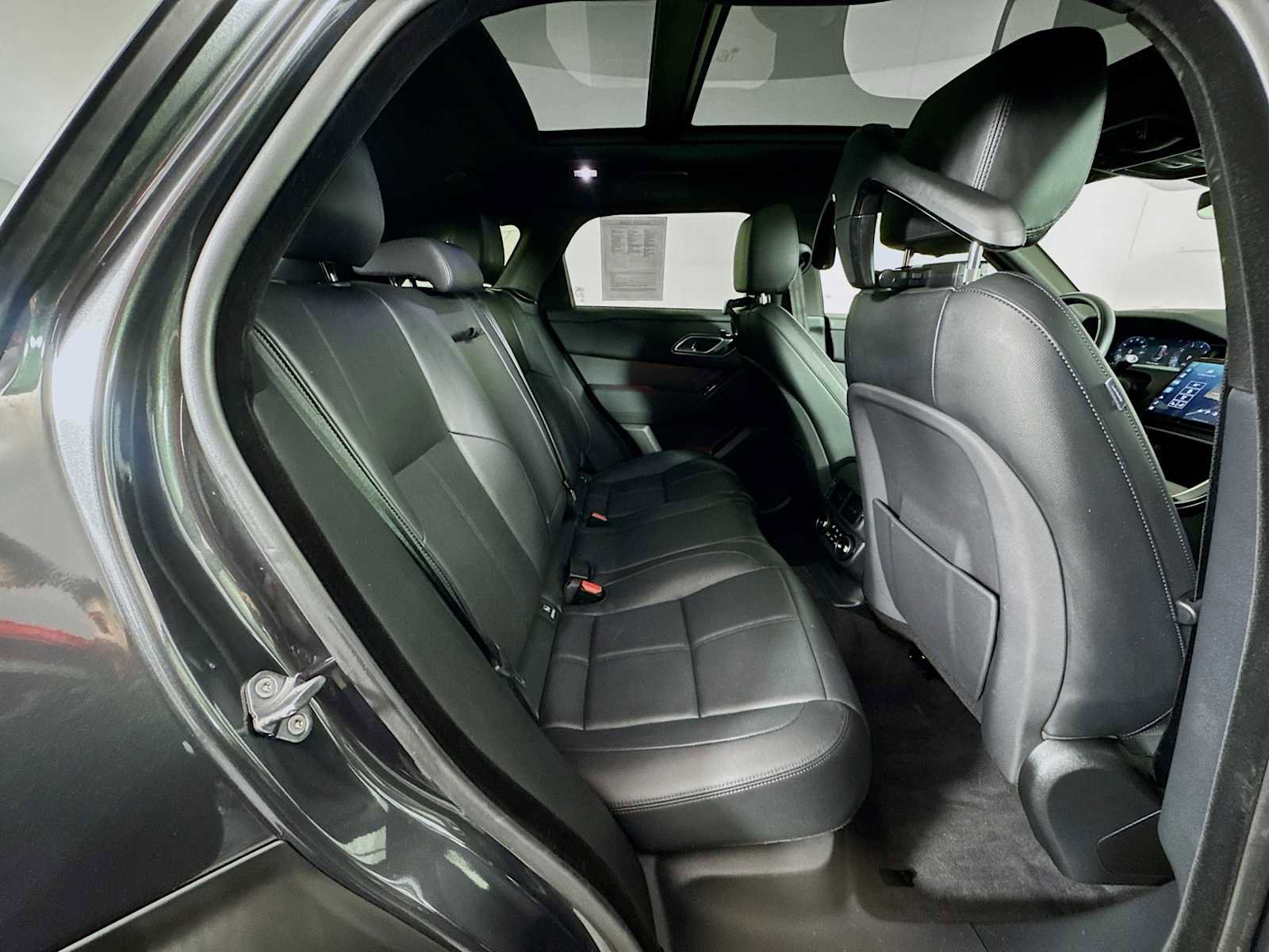 Used 2025 Land Rover Range Rover Velar Dynamic SE image 27