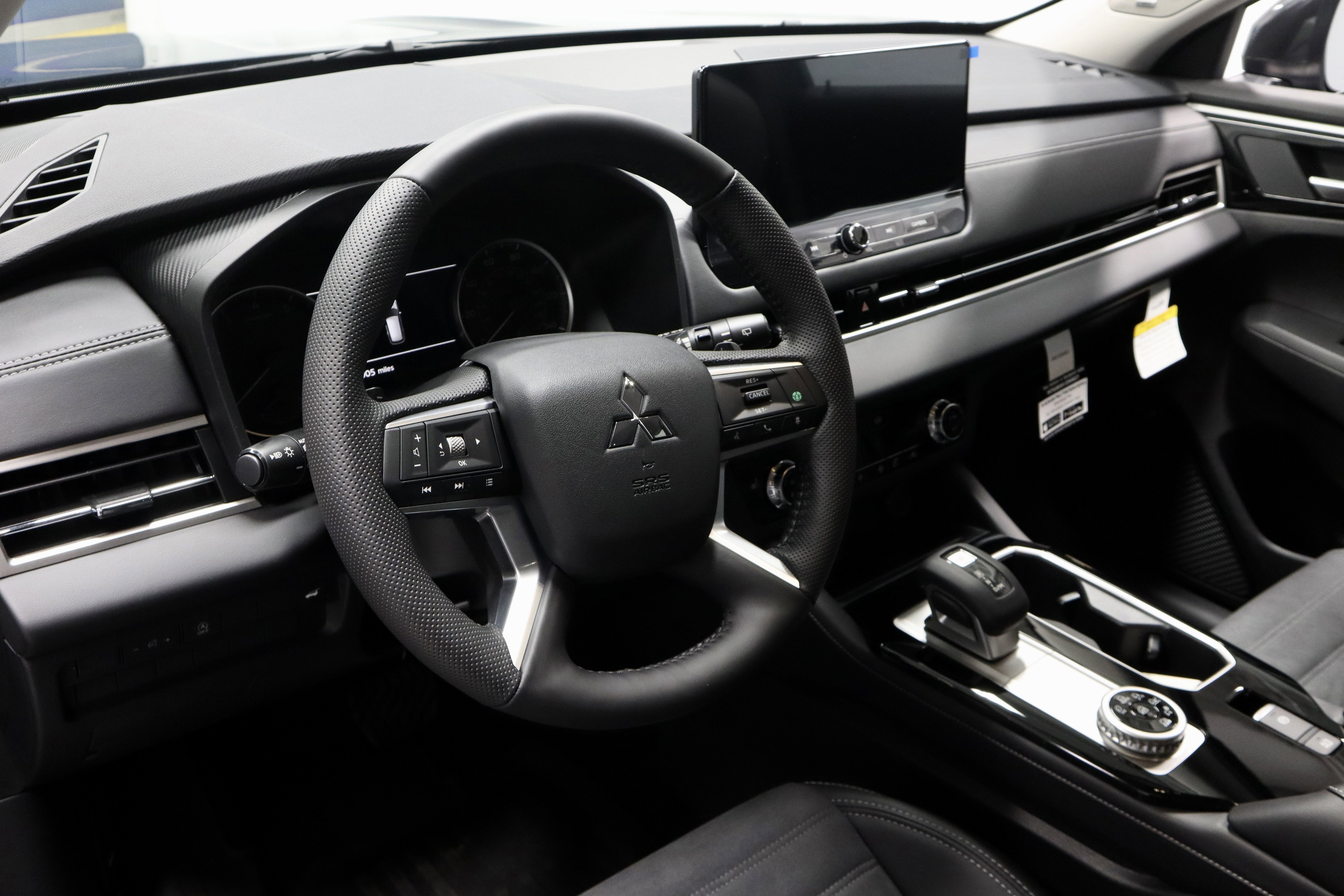 New 2026 Mitsubishi Outlander SE image 17