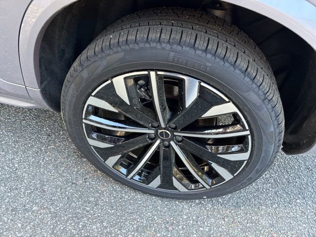 New 2026 Volvo XC90 B6 Plus w/ Protection Package Premier AWD/4WD image 12