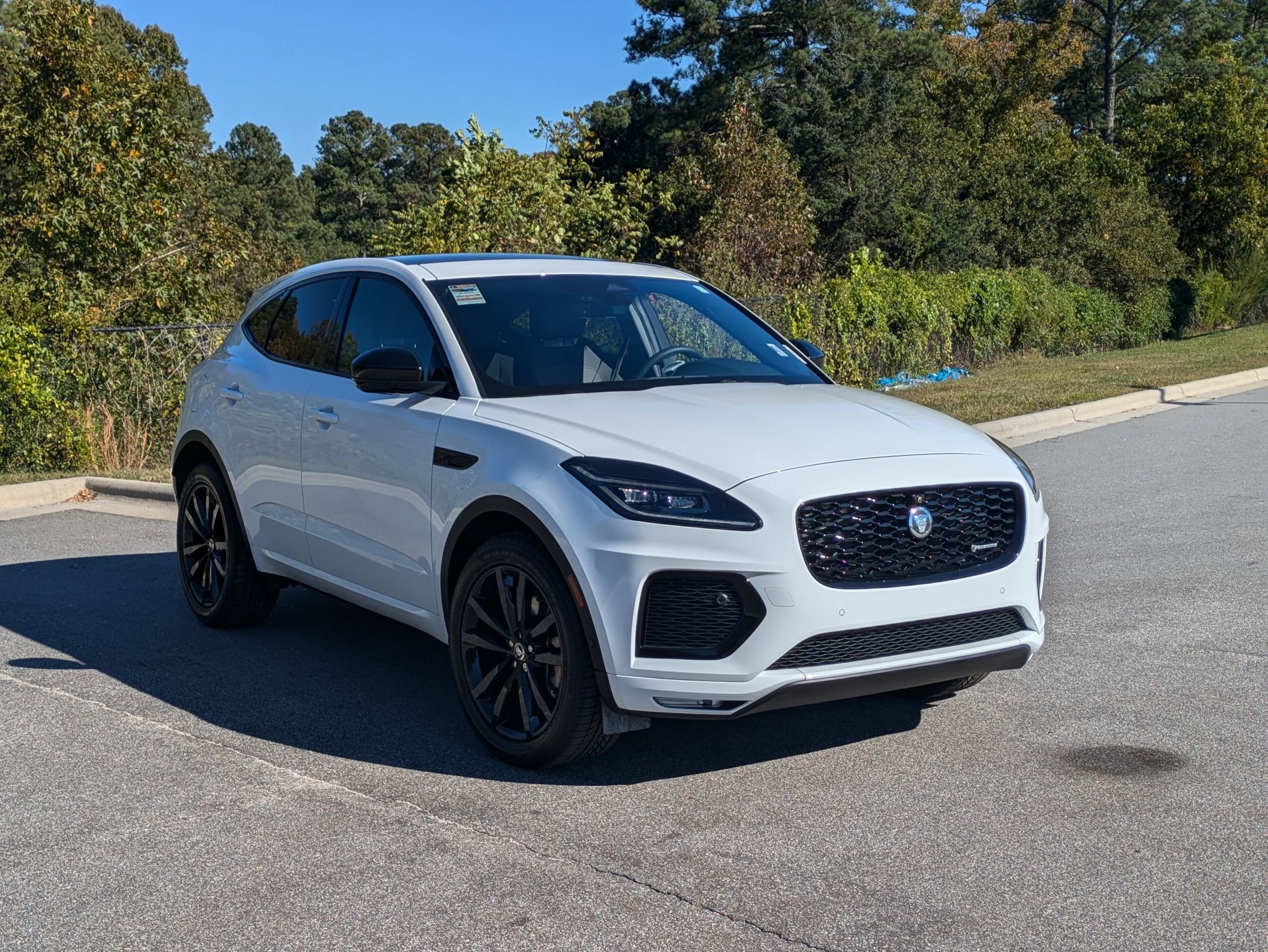 Used 2024 Jaguar E-PACE R-Dynamic SE image 3