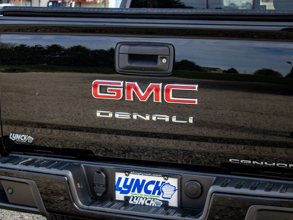 Used 2022 GMC Canyon Denali w/ Denali Black Edition Package AWD/4WD image 13