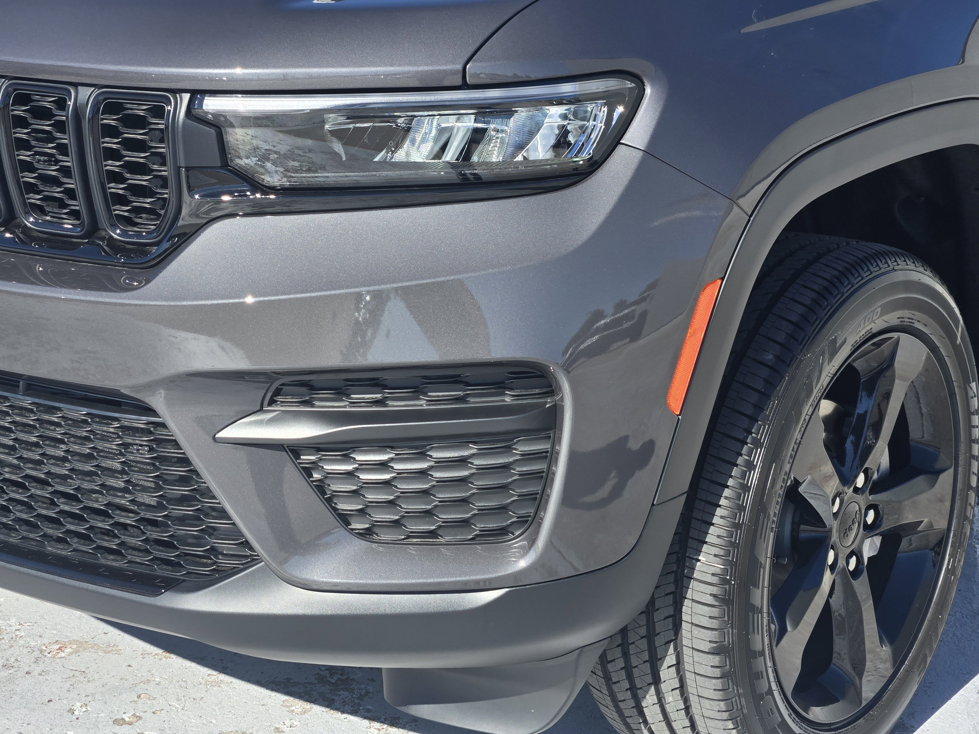 New 2025 Jeep Grand Cherokee Altitude image 6