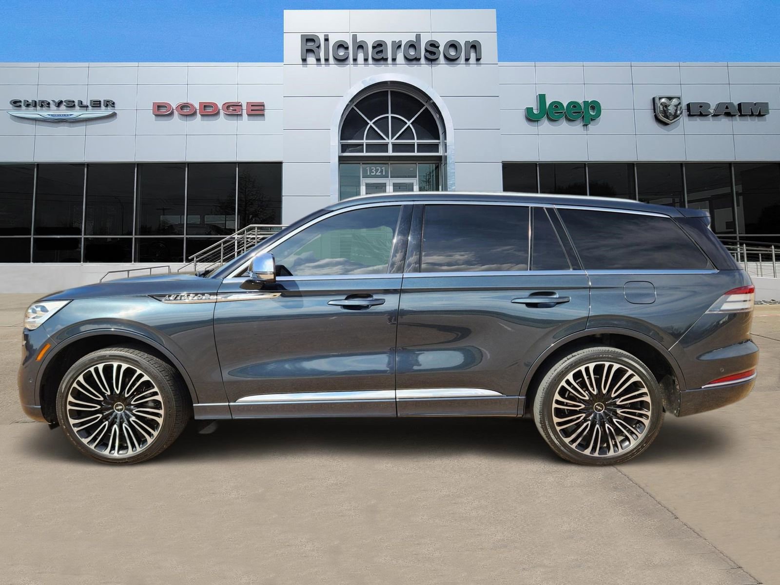 Used 2020 Lincoln Aviator Black Label w/ Dynamic Handling Package image 3